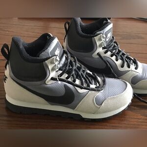 NWOT Nike MD Runner 2 Mid Premium ‘cool gray’